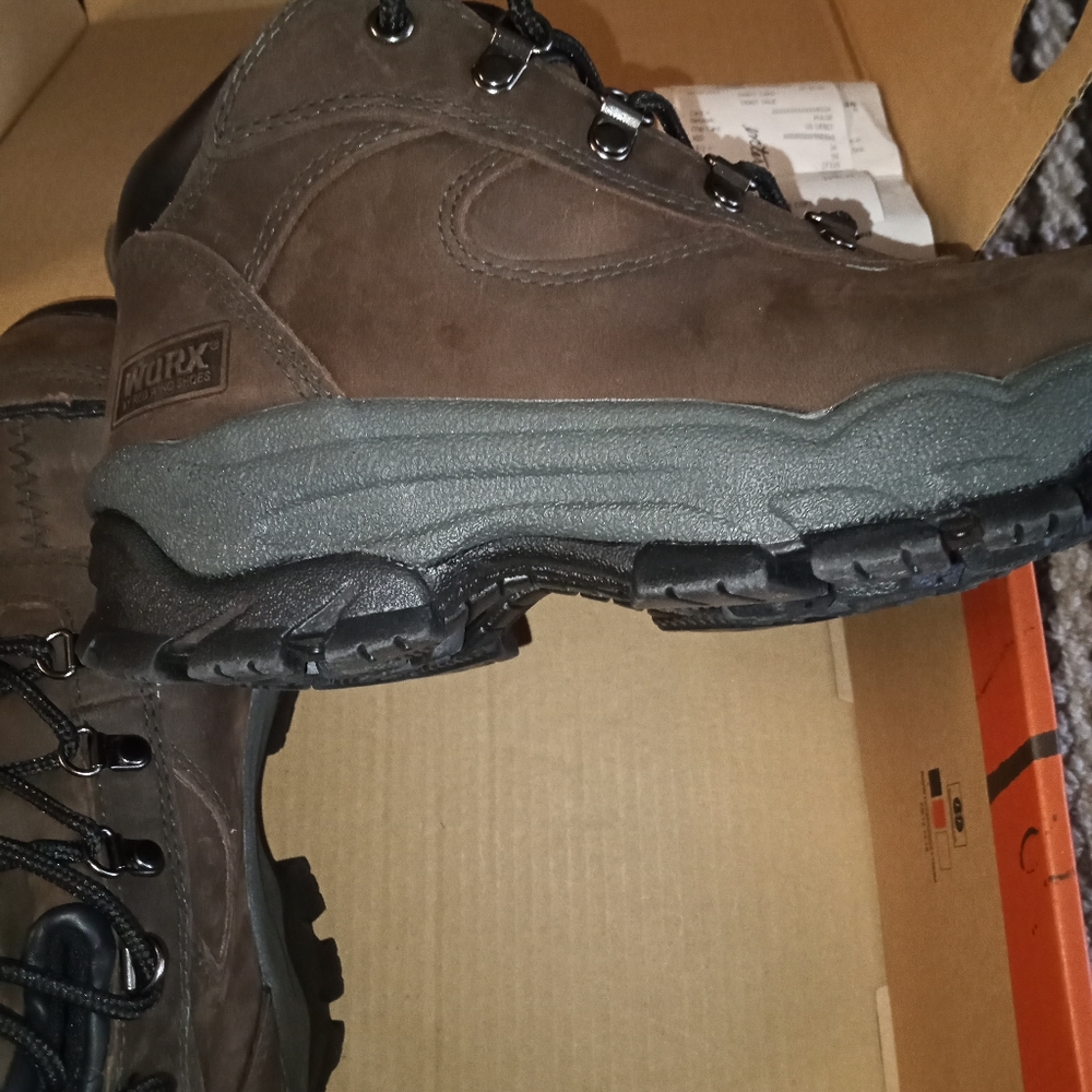 Steel toe boot/shoes. 6.5 M .